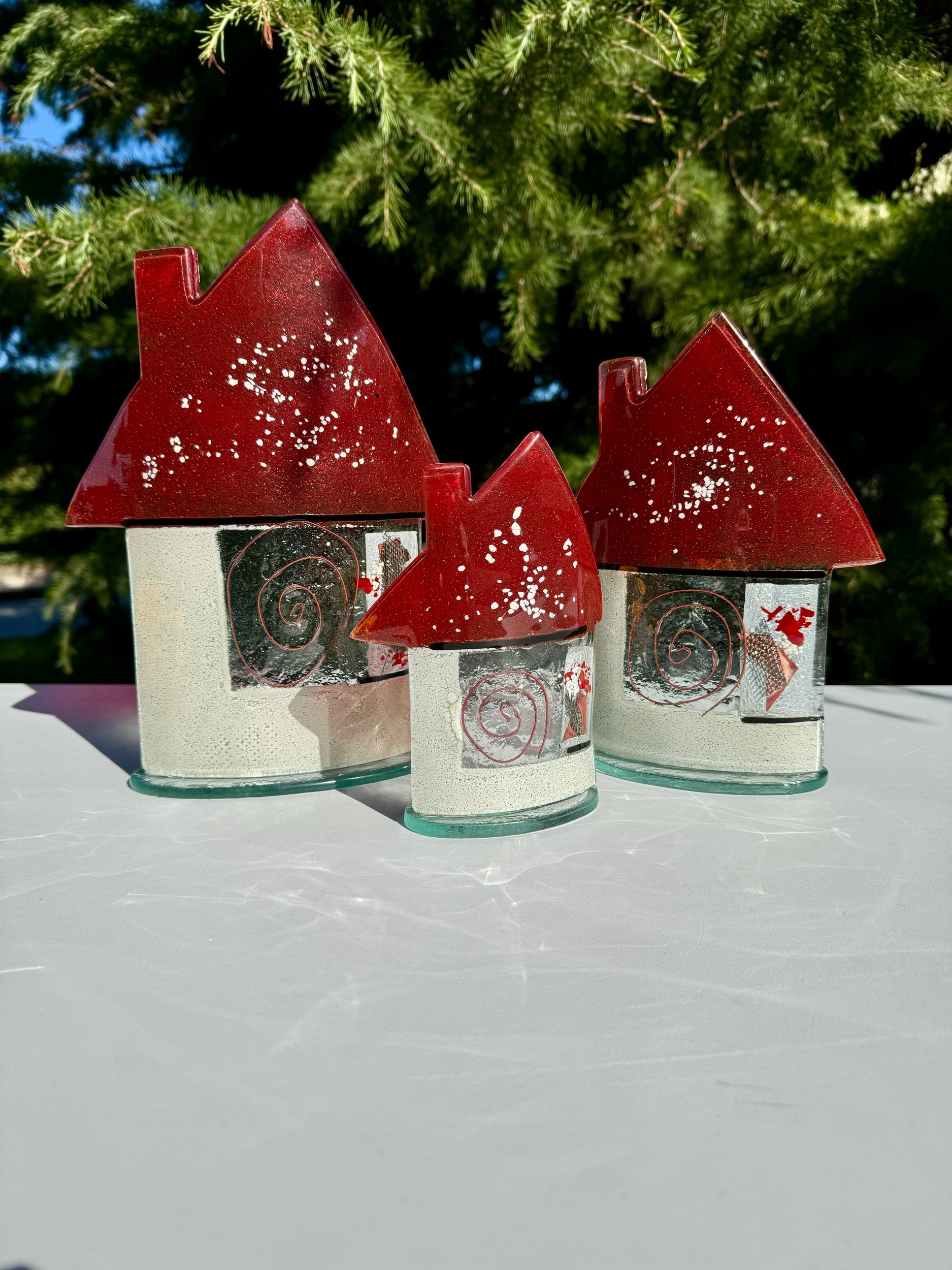 Cottage - Artemis Red & White