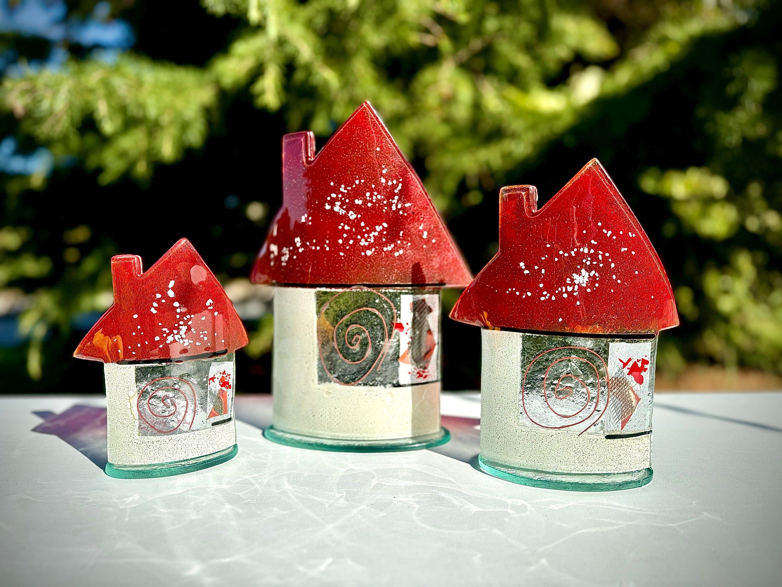 Cottage - Artemis Red & White