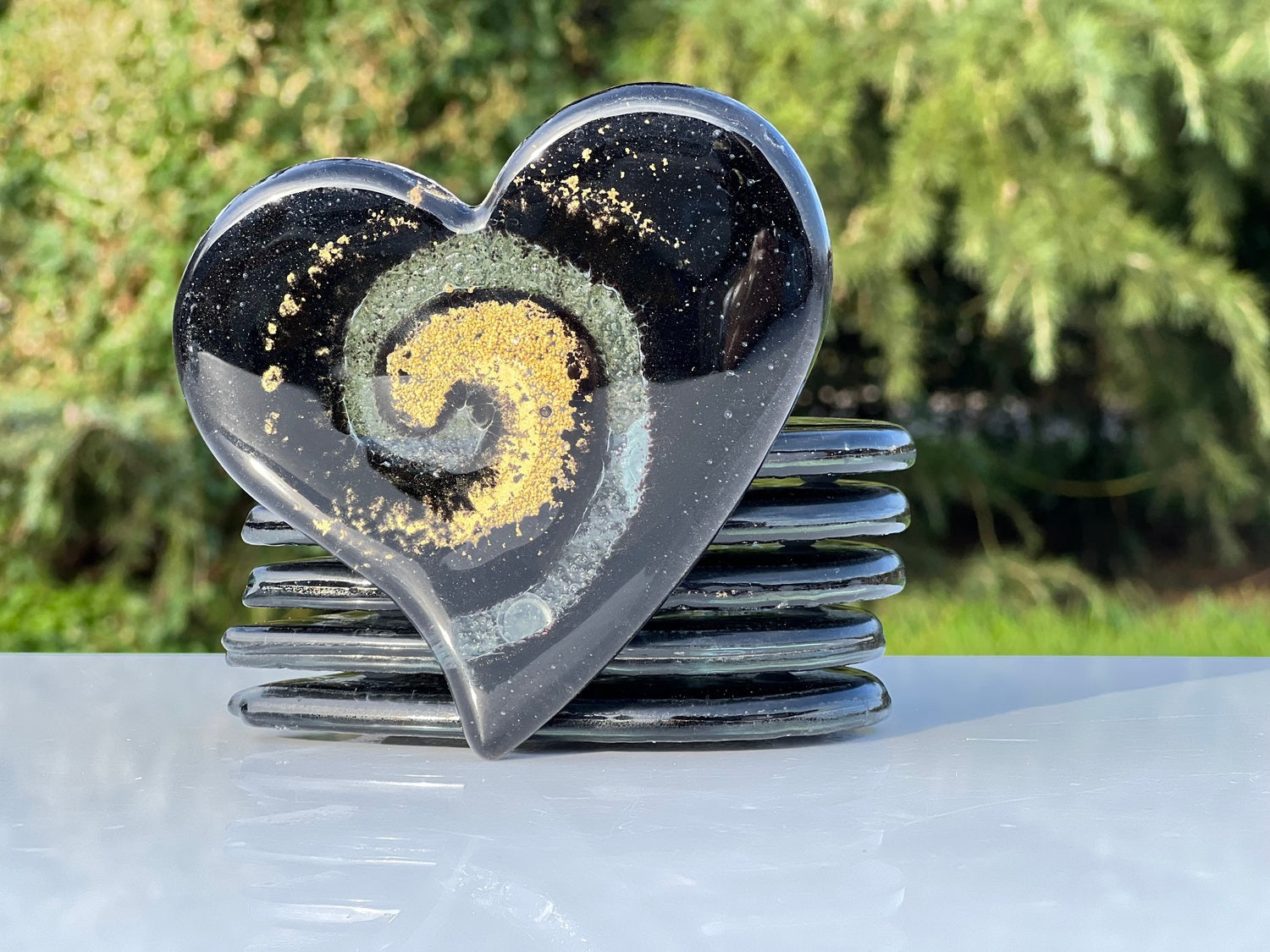 Nefeli Black with Gold Coaster (Heart)