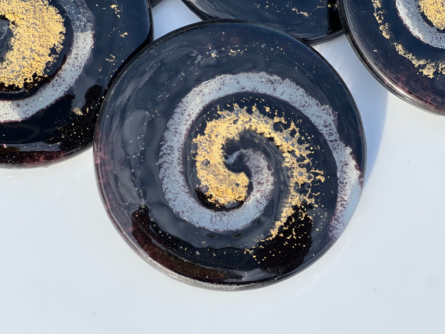 Nefeli Black with Gold Coaster (Round)